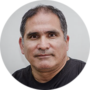Dr. Sergio Menares